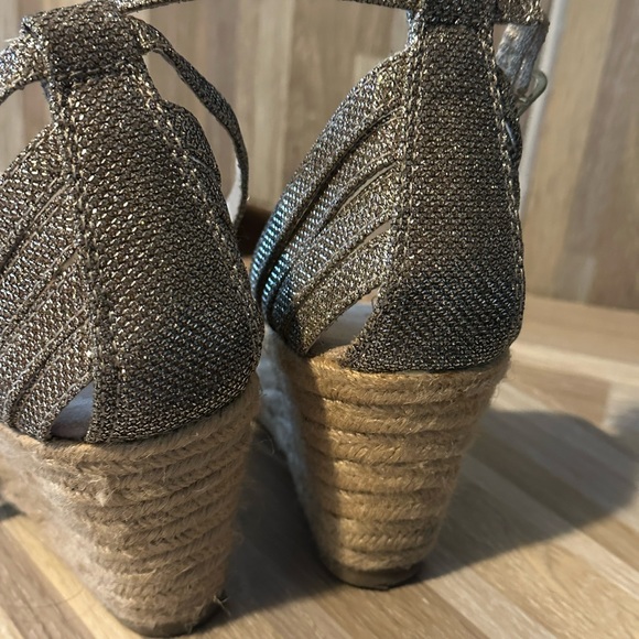 Gold wedge shoes slightly use size 8 1/2 - Picture 5 of 11